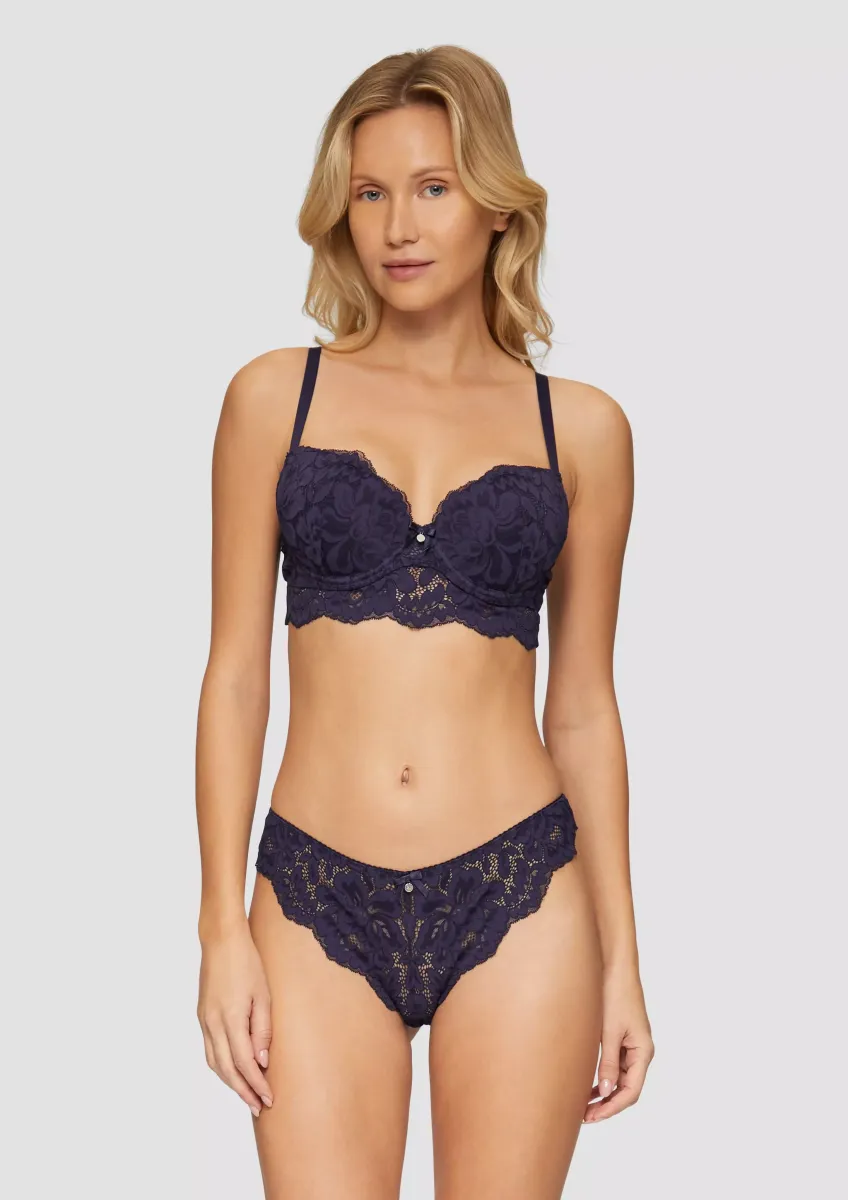 String aus Spitze mit Cut-out-Detail