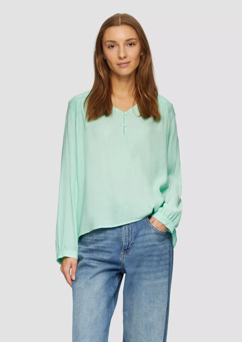 Strukturierte Bluse aus Viskosemix mit Smok-Details