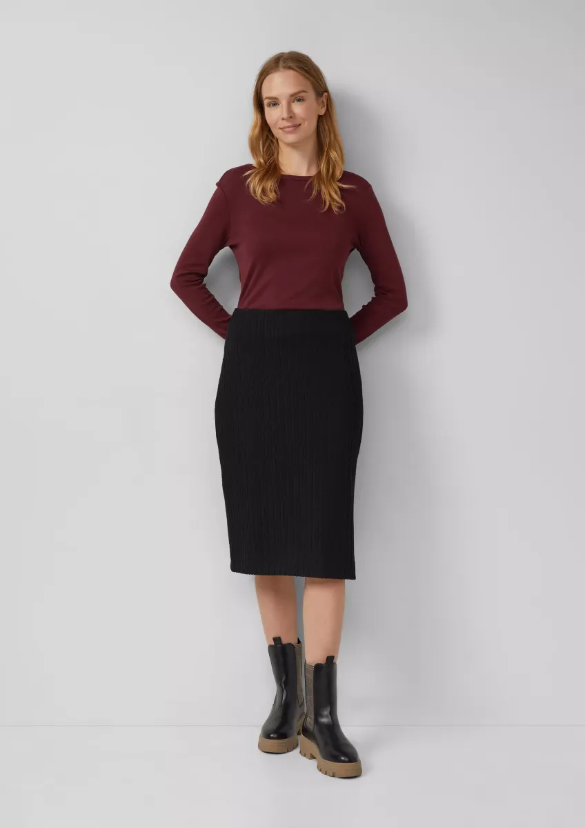 Strukturierter Midi-Rock mit Elastikbund und Schlitz