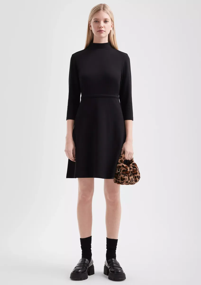 Tailliertes Kleid aus Interlockjersey