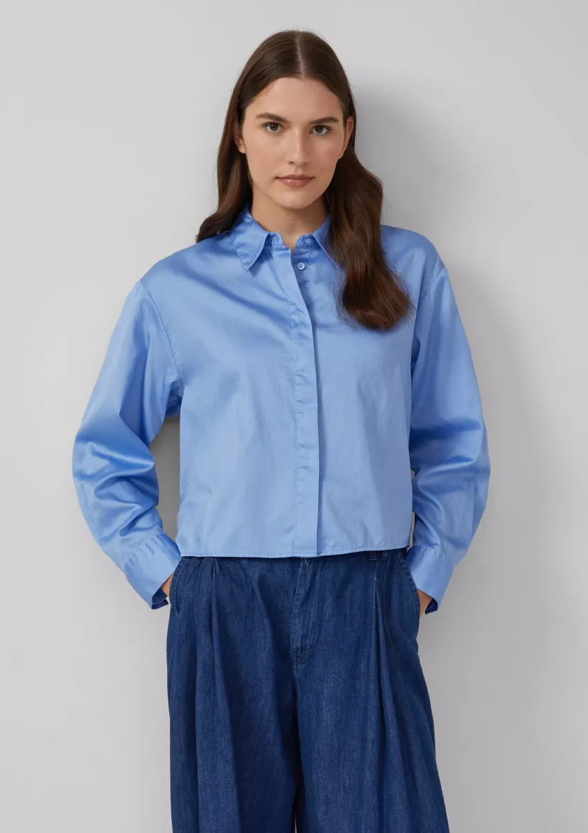 Verkürzte Bluse mit verdeckter Knopfleiste