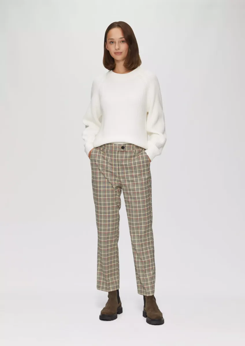 Verkürzte Karohose mit ausgestelltem Saum