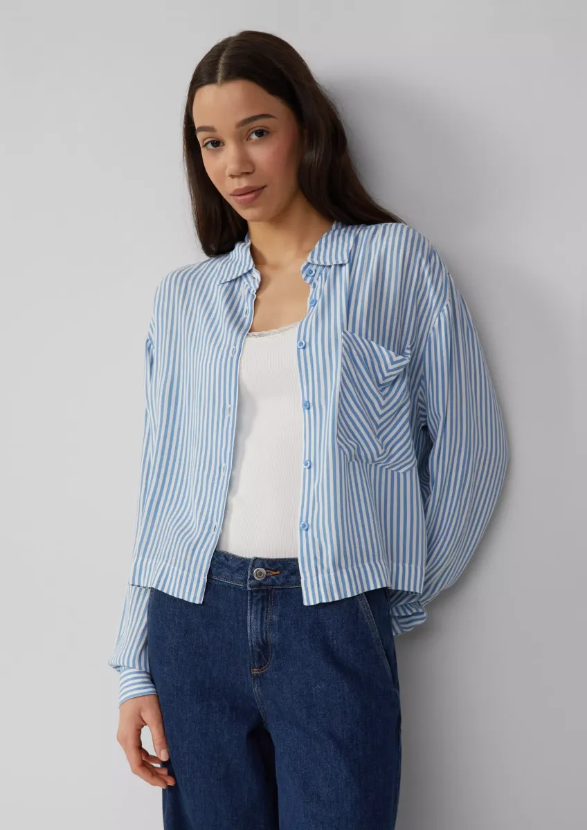 Verkürzte Streifenbluse mit aufgesetzter Tasche