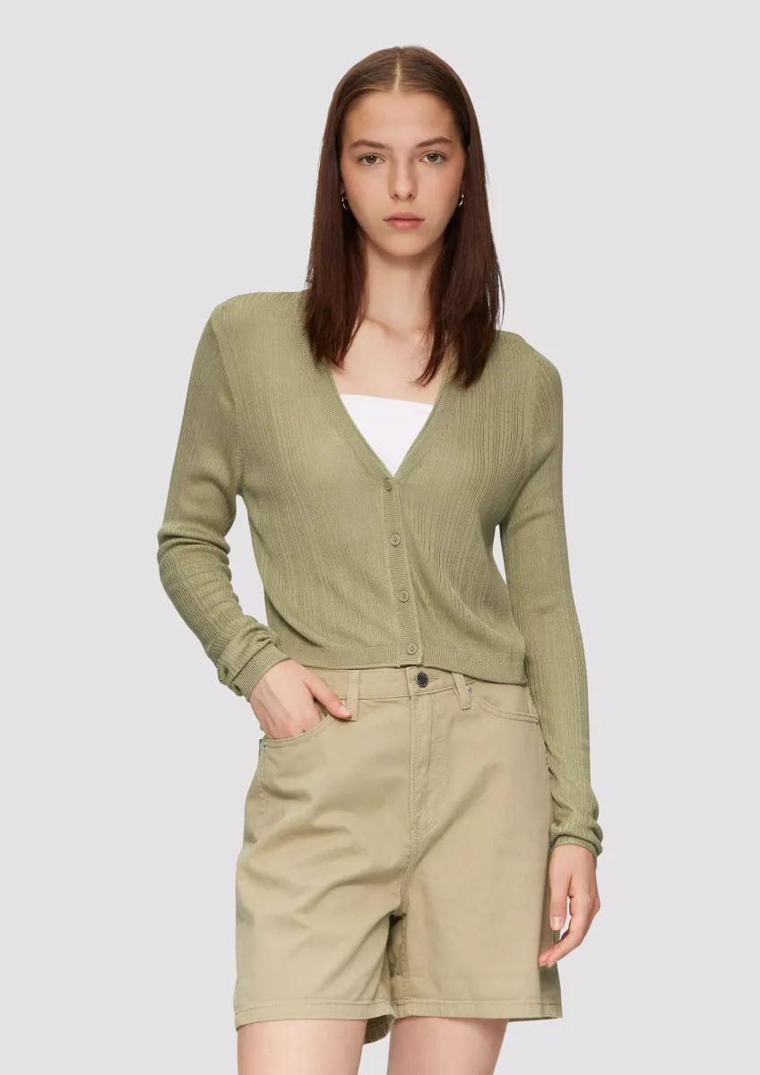 Verkürzte Strickjacke aus Viskosemix