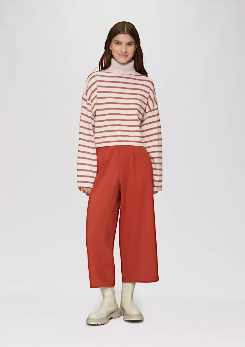 Verkürzter Pullover aus Viskosemix