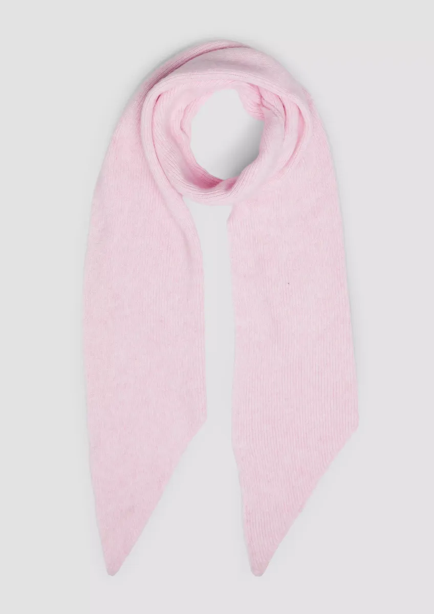 Weicher Strickschal mit geschrägten Abschlüssen