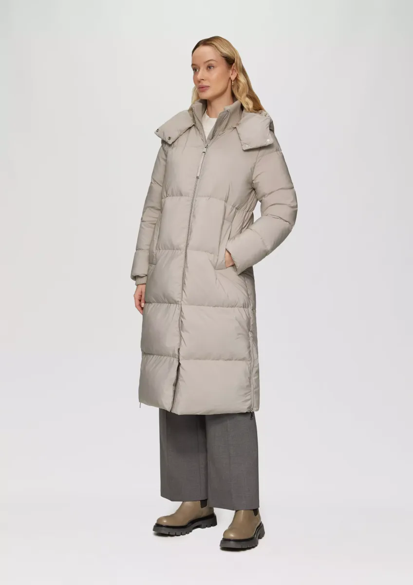 Wärmender Daunenmantel mit abnehmbarer Kapuze