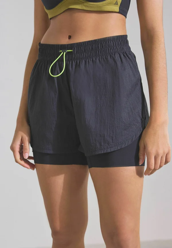 2-IN 1 REGULAR FIT - Kurze Sporthose - black