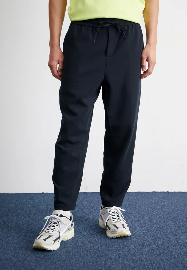24.7 PANT - Jogginghose - black