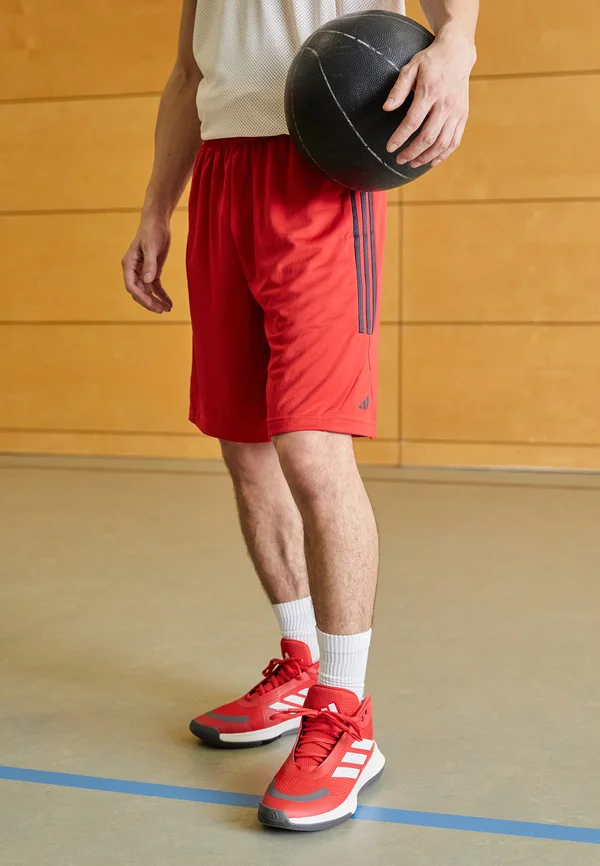 3 STRIPES SHORT - Kurze Sporthose - better scarlet/aurora black
