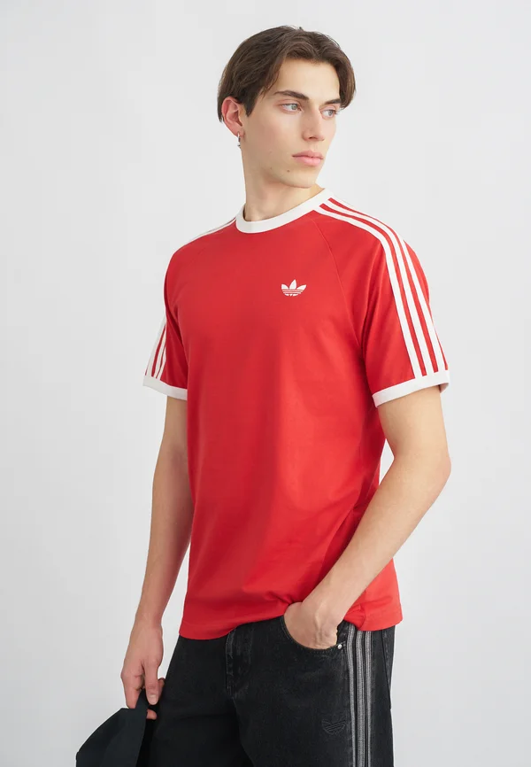 3-STRIPES TEE - T-Shirt print - better scarlet