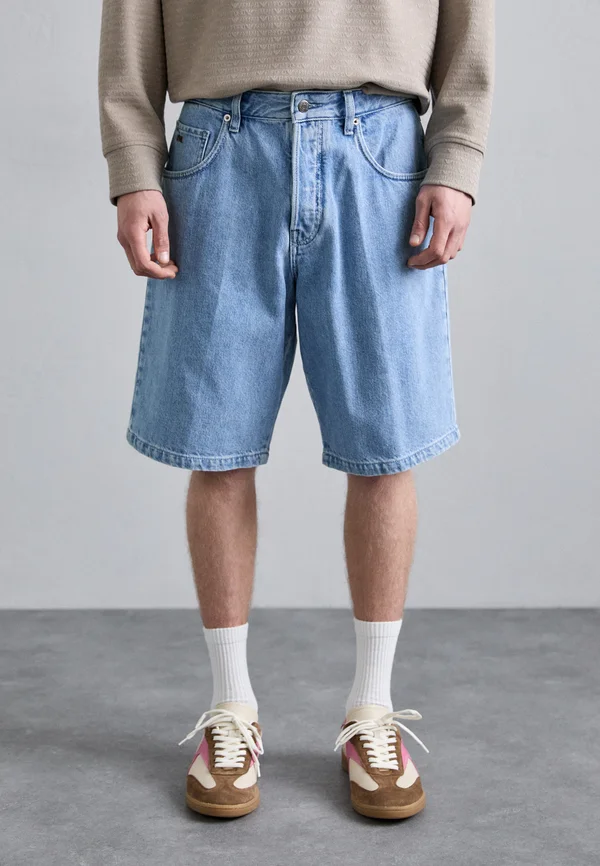 5 POCKETS BERMUDA - Jeans Shorts - medium blue denim