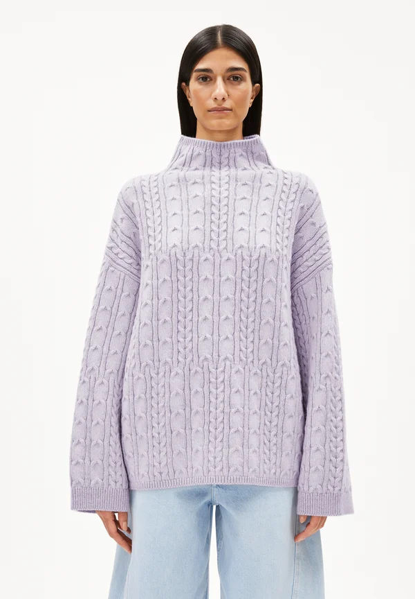 AAORI VANISE  - Strickpullover - oatmilk-frozen lavender