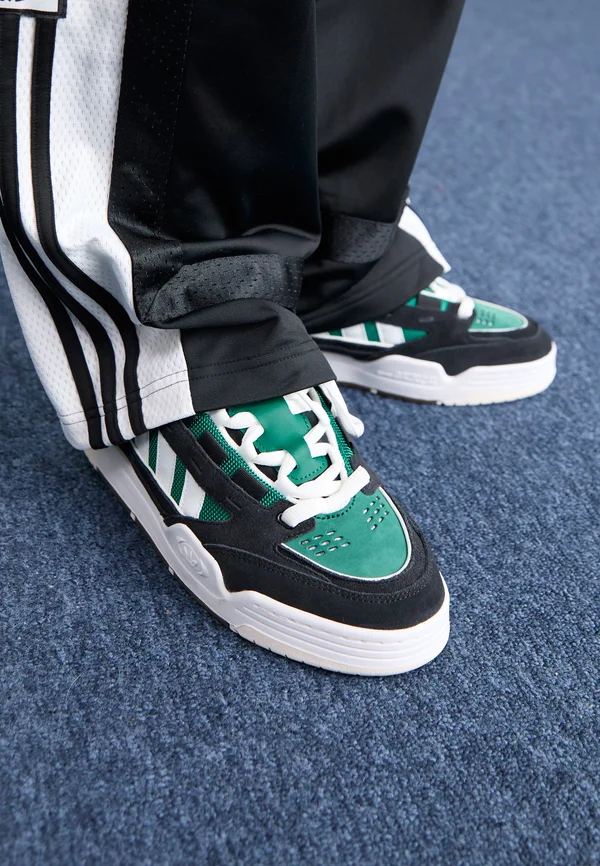 ADI2000 - Skateschuh - core black/footwear white/collegiate green