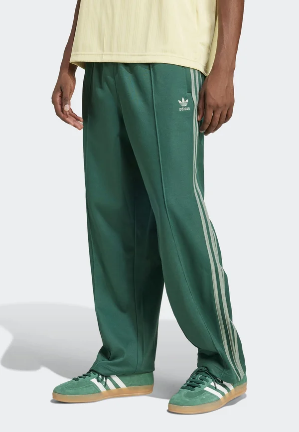 ADICOLOR BAGGY FIT FIREBIRD TRACK PANTS - Jogginghose - collegiate green