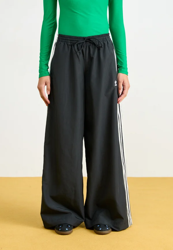 ADILENIUM SEASONAL 3 OVERSIZED WIDE TRACK PANTS - Jogginghose - black