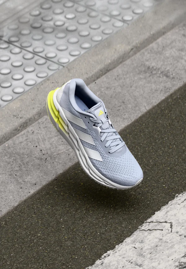 ADISTAR 3 - Laufschuh Straße - halo silver   metalic   pulse lime