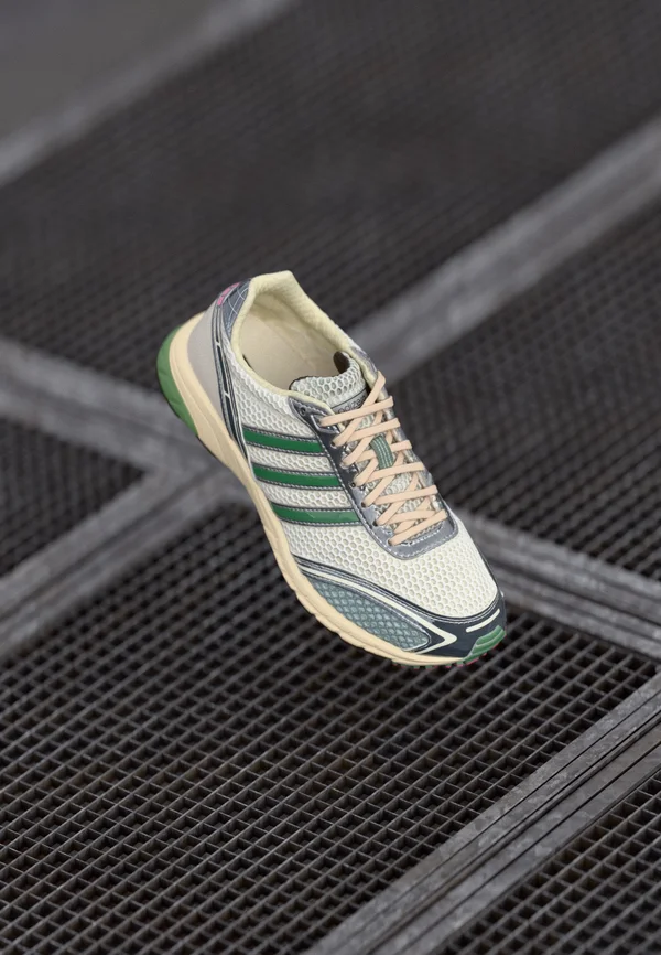 ADIZERO ADIOS OG UNISEX - Sneaker low - cream white/preloved green/dark brown