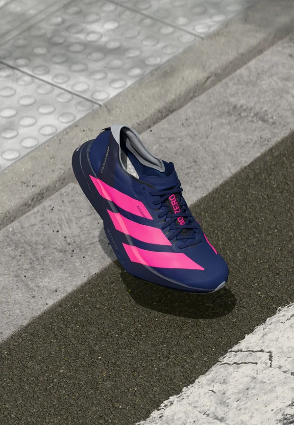 ADIZERO ADIOS PRO 4 - Laufschuh Straße - dark blue/shock pink/dash grey