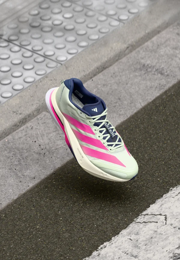 ADIZERO BOSTON 13 - Laufschuh Straße - linen green/shock pink/dark blue