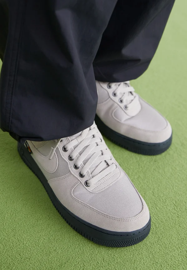 AIR FORCE 1 '07  - Sneaker low - light iron ore/black/smoke grey