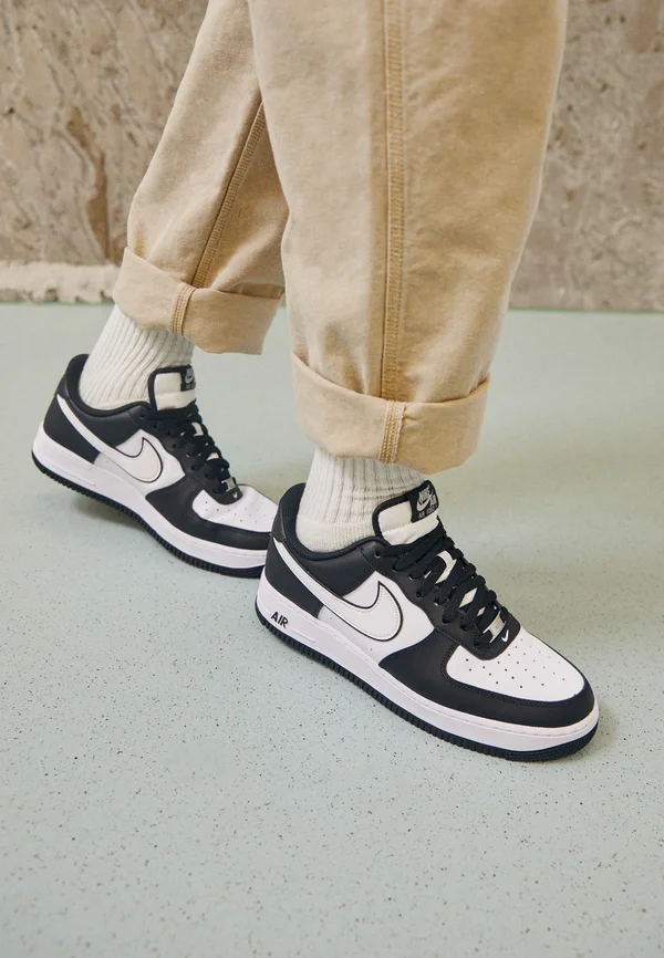 AIR FORCE 1 07 - Sneaker low - black/white