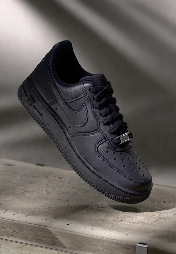 AIR FORCE 1 07 - Sneaker low - black