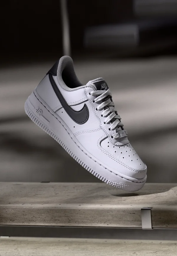 AIR FORCE 1 07 - Sneaker low - white/black