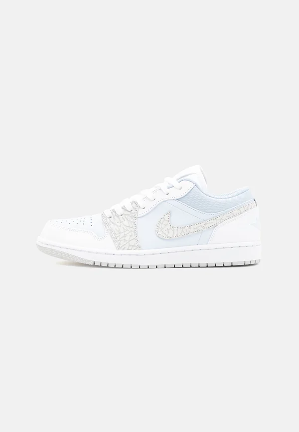 AIR JORDAN 1 LOW SE UNISEX - Sneaker low - blue tint/white/grey fog/light armory blue