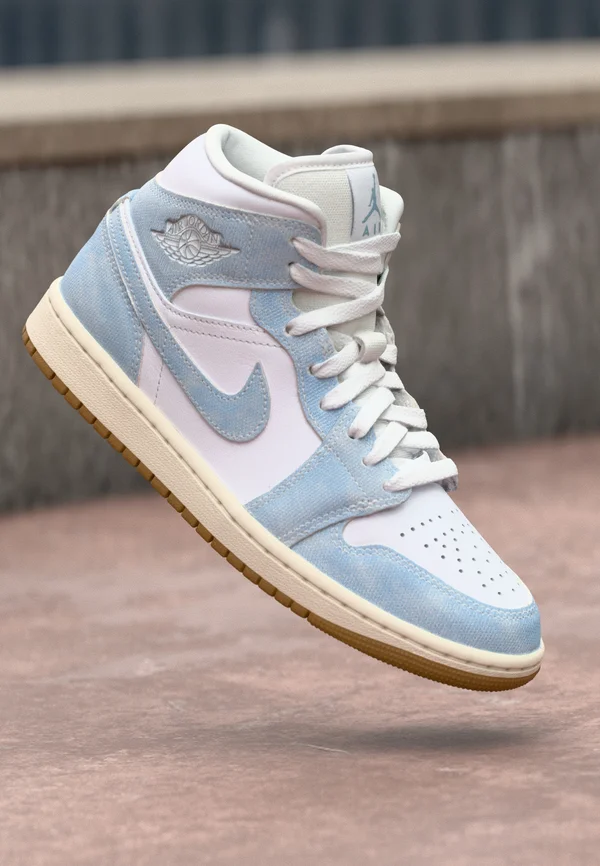 AIR JORDAN 1 MID SE - Sneaker high - white/worn blue/sail/light brown