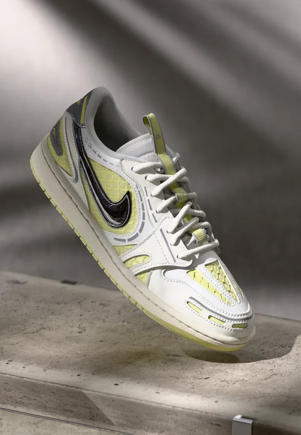 AIR JORDAN 1 - Sneaker low - sail/luminous green/metallic silver-coloured