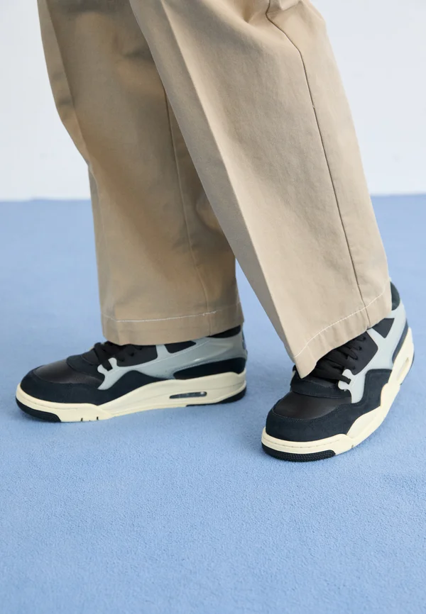 AIR JORDAN 4 RM - Sneaker low - white/black/gym red/coconut milk/sail