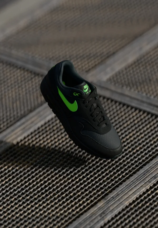 AIR MAX 1 - Sneaker low - anthracite/green strike/black