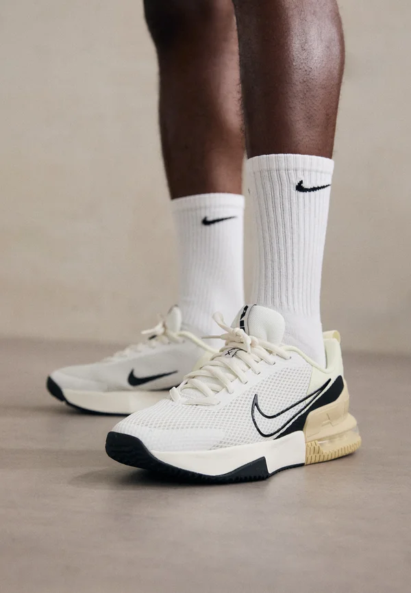 AIR MAX ALPHA 6  - Sneaker low - sail/black/coconut milk/team gold