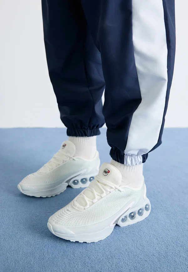 AIR MAX DN - Sneaker low - white/metallic silver/pure platinum/summit white
