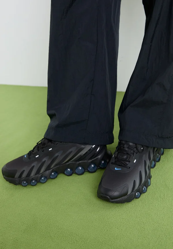 AIR MAX DN8 UNISEX - Sneaker low - black/crimson/cool grey/wolf grey/white