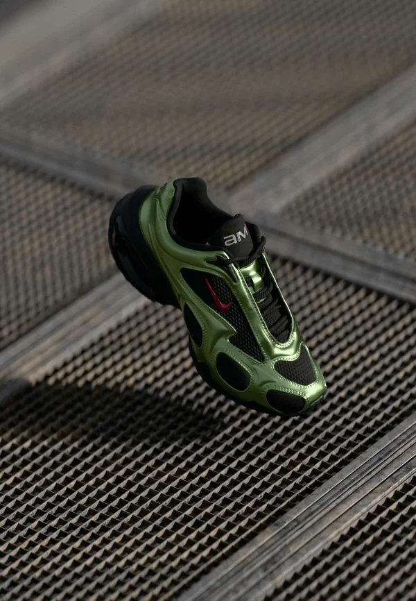 AIR MAX MUSE - Sneaker low - black/university red/oil green/silver-coloured