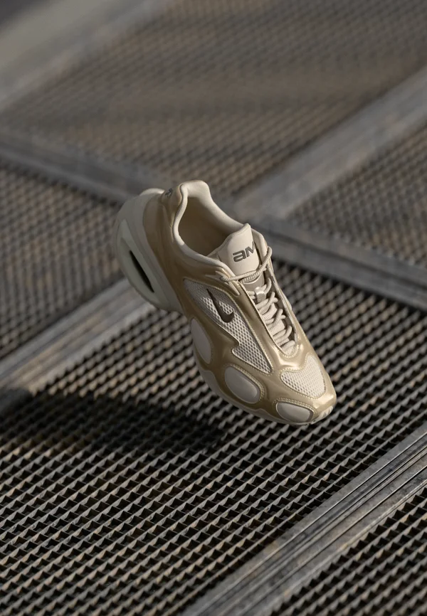 AIR MAX MUSE - Sneaker low - desert sand/metallic pewter/sanddrift/metallic silver