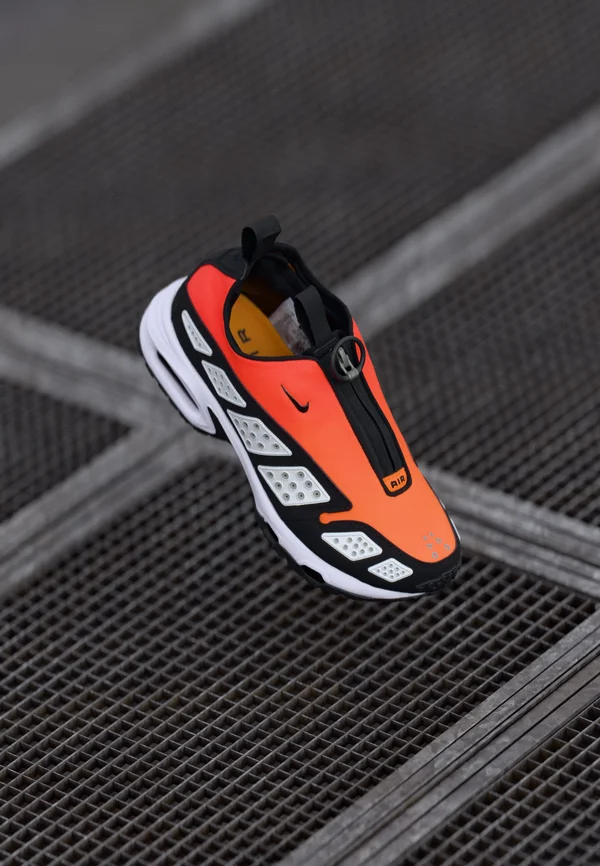 AIR MAX SNDR FADE - Sneaker low - bright crimson/black/ceramic/white/silver-coloured