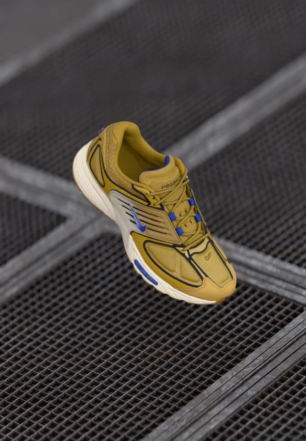 AIR PEGASUS WAVE UNISEX - Sneaker low - ochre/racer blue/coconut milk/black