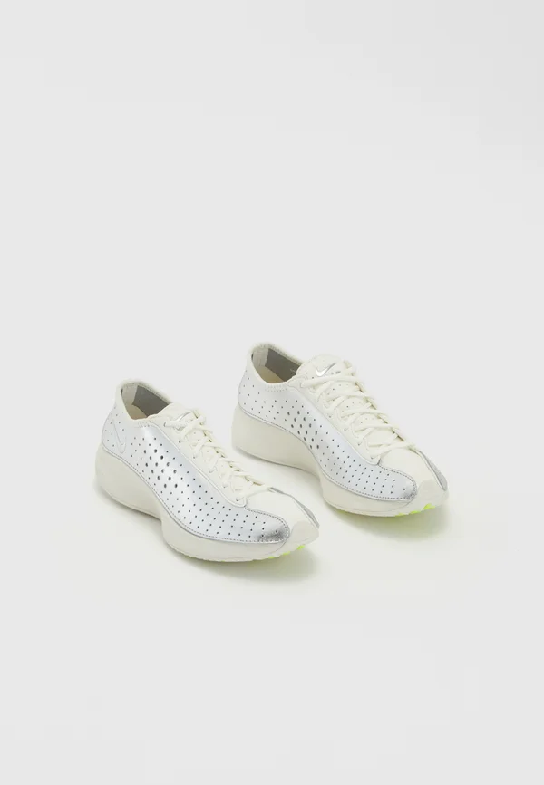 AIR SUPERFLY - Sneaker low - pale ivory/silver-coloured