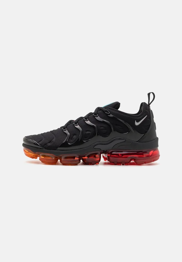 AIR VAPORMAX PLUS - Sneaker low - black/light smoke grey/magma orange/university red