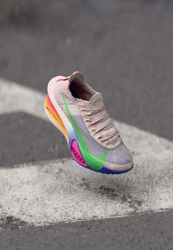 AIR ZOOM ALPHAFLY NEXT% 3 EK - Laufschuh Straße - silt red/green shock/bright ceramic/fire pink/persian violet