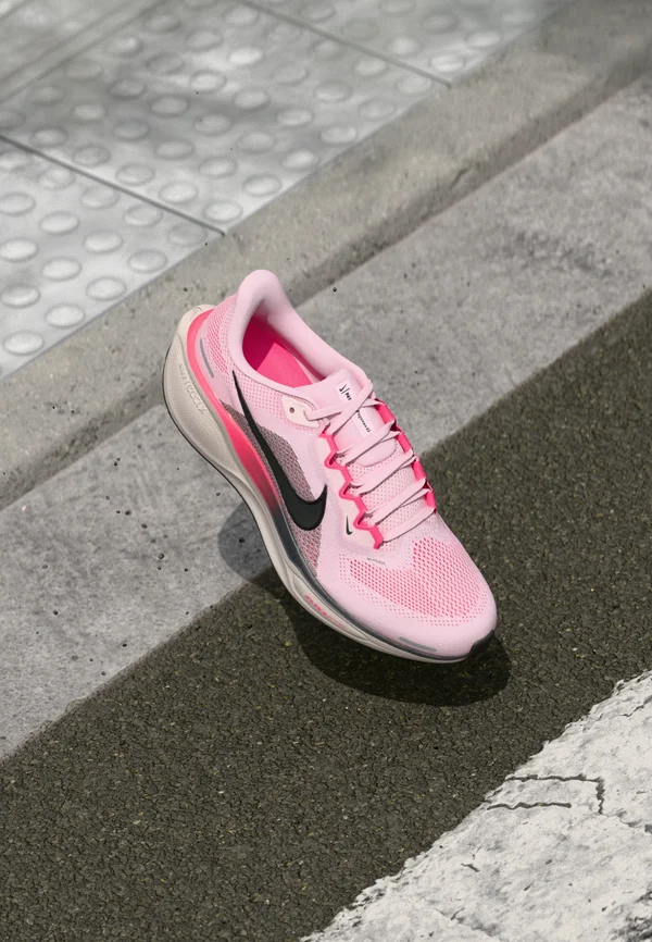 AIR ZOOM PEGASUS 41 - Laufschuh Straße - pink foam/off noir/taupe grey/hyper pink/platinum-coloured violet