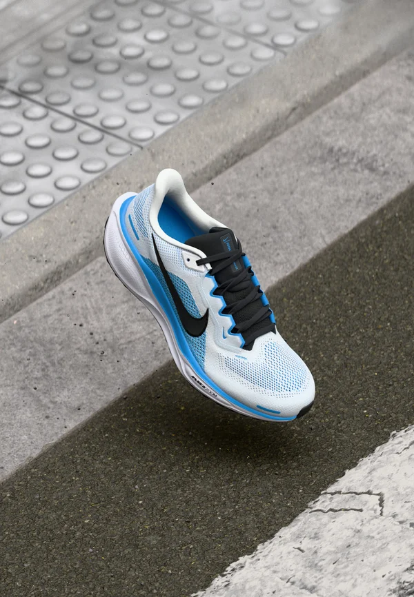 AIR ZOOM PEGASUS 41 - Laufschuh Straße - white/black/blue hero