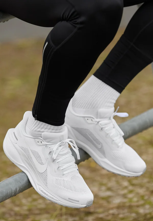 AIR ZOOM PEGASUS 41 - Sneaker low - white/pure platinum/metallic silver