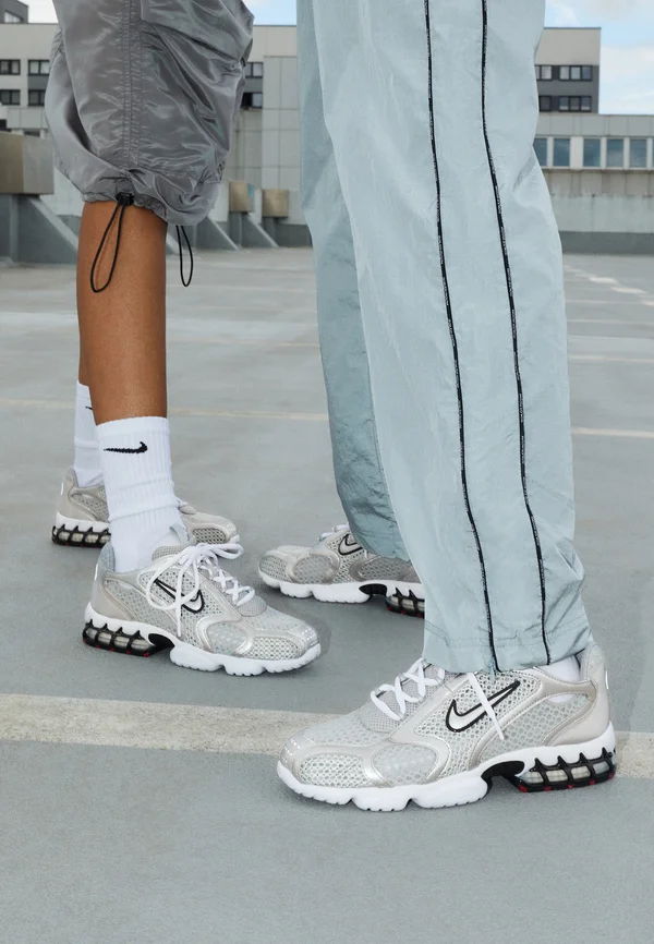 AIR ZOOM SPIRIDON CAGE 2 - Sneaker low - light smoke grey/metallic silver/cardinal red/black/white