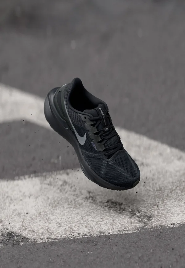 AIR ZOOM STRUCTURE 25 - Laufschuh Straße - black/iron grey
