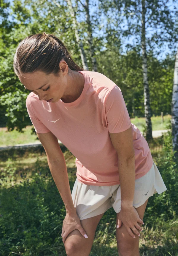 AIROLITE RUN SHORT SLEEVE - Sport T-Shirt - dry clay
