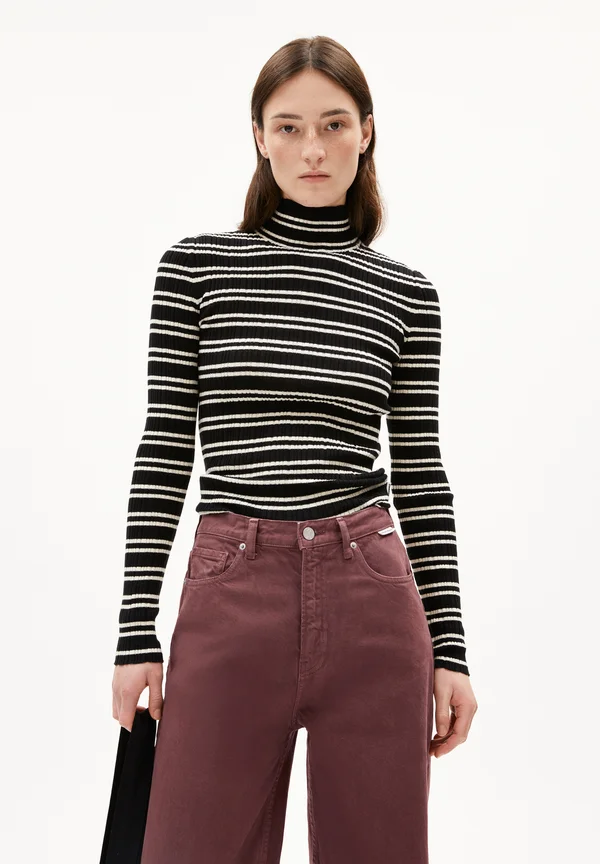 ALAANIA STR - Strickpullover - black/oatmilk